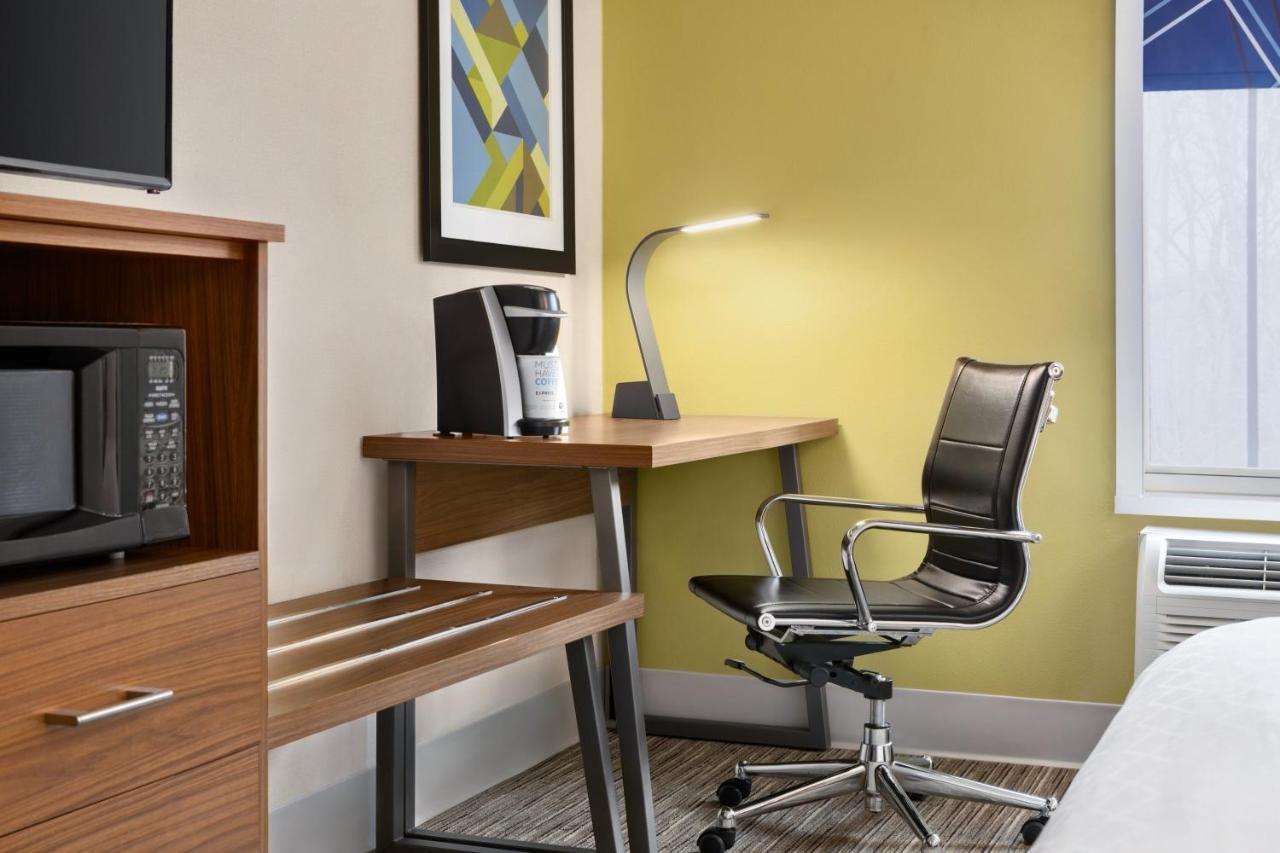 Holiday Inn Express & Suites Philadelphia - Mt Laurel By Ihg Маунт-Лорел Экстерьер фото