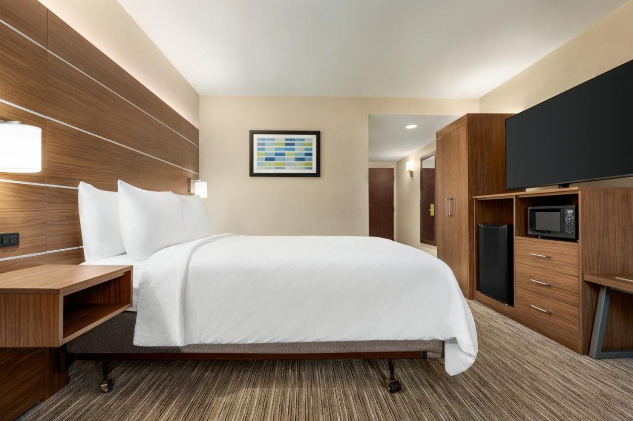 Holiday Inn Express & Suites Philadelphia - Mt Laurel By Ihg Маунт-Лорел Экстерьер фото