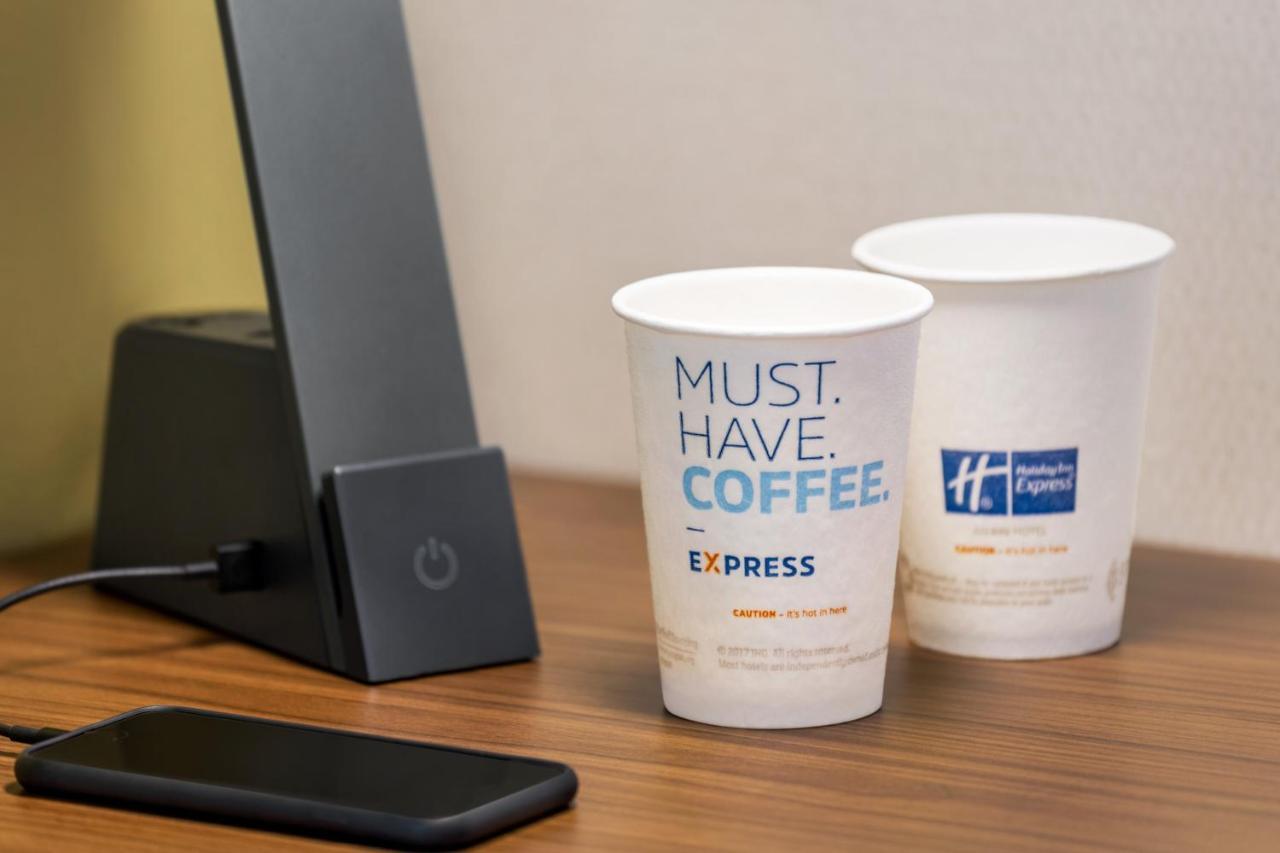 Holiday Inn Express & Suites Philadelphia - Mt Laurel By Ihg Маунт-Лорел Экстерьер фото
