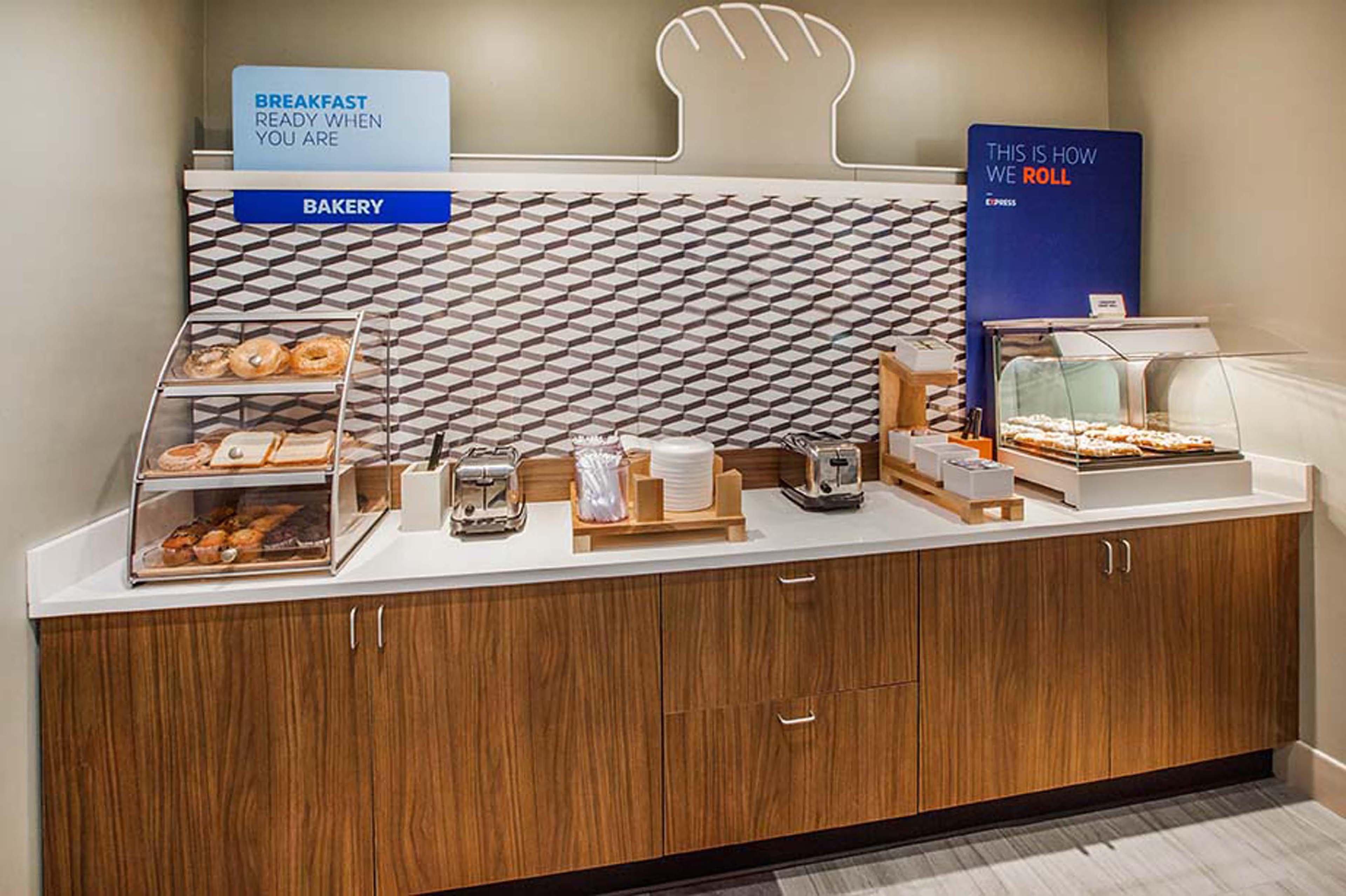 Holiday Inn Express & Suites Philadelphia - Mt Laurel By Ihg Маунт-Лорел Экстерьер фото